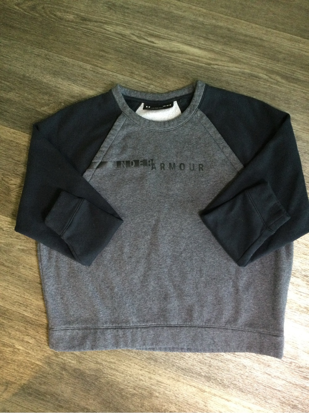 Under Armour Women’s  Gray & Black Cropped Sweatshirt